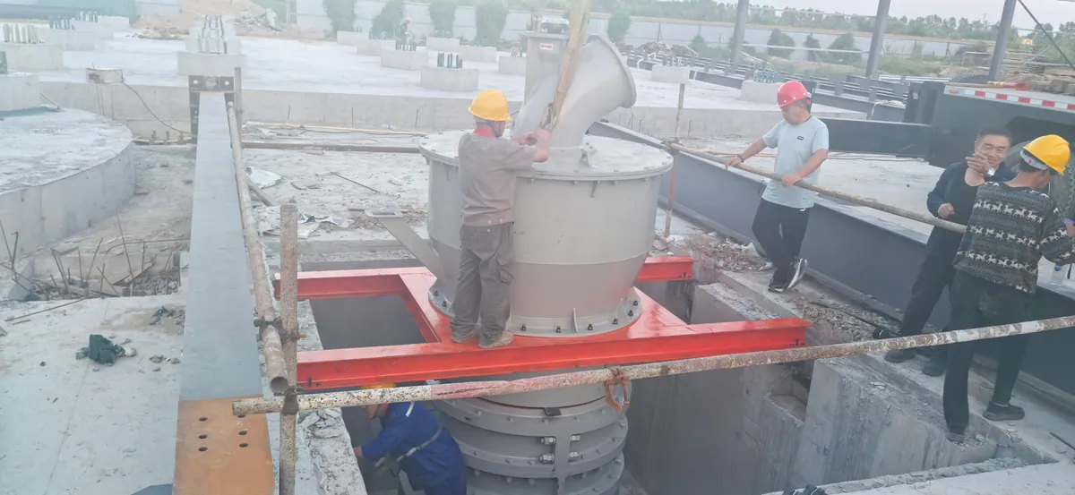 Engineers commissioning an INNOVATE grinding mill