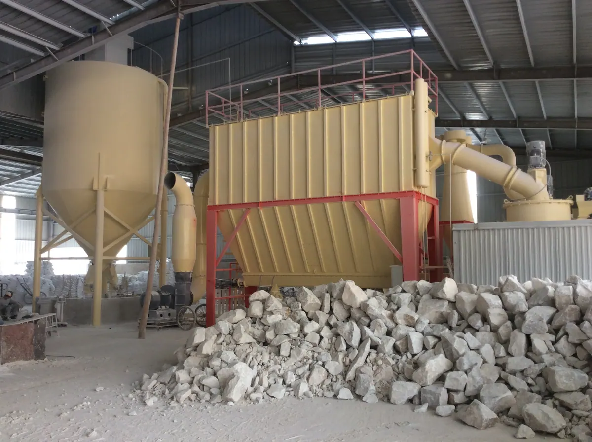 Raw mineral feed prepared for ultrafine grinding